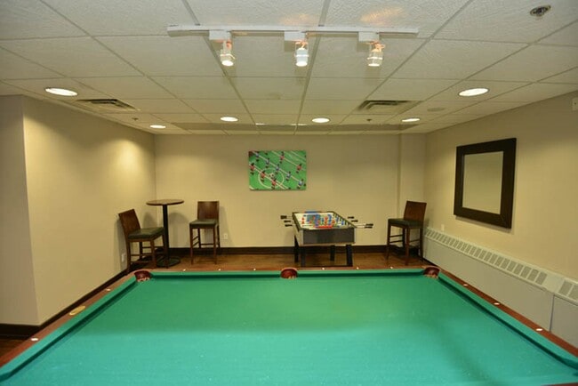 Building Photo - 798 Richmond Street West