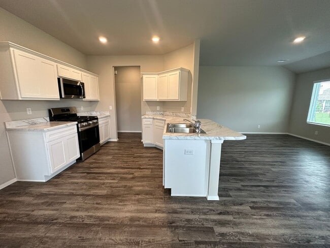 Building Photo - Quiet cul-da-sack - 3 bed 2 bath 2 car garage