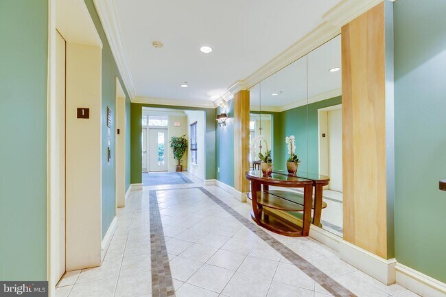 Building Photo - 2204 Westcourt Ln