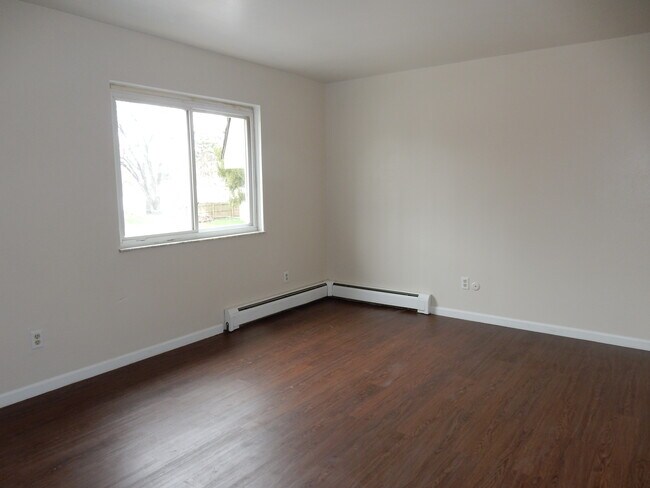 Bedroom 1 - 4522 Elliot Ave