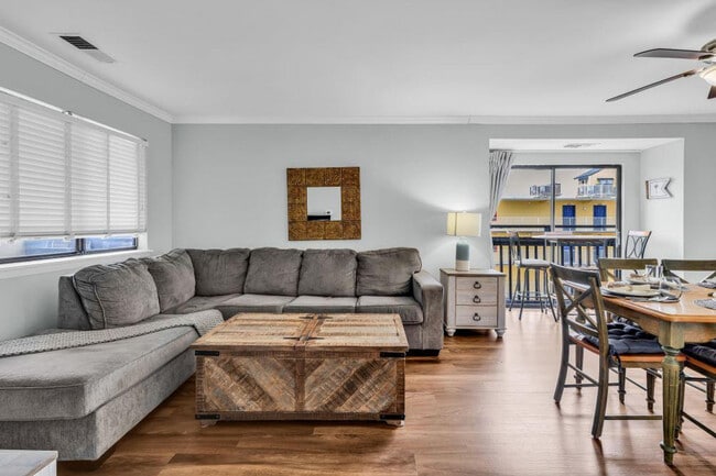 Building Photo - 202 75th Ave N