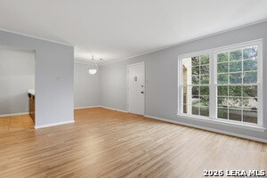 Foto del edificio - 8702 Village Dr