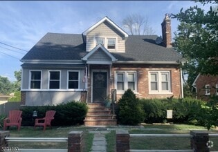 Building Photo - 15 Rosedale Ave