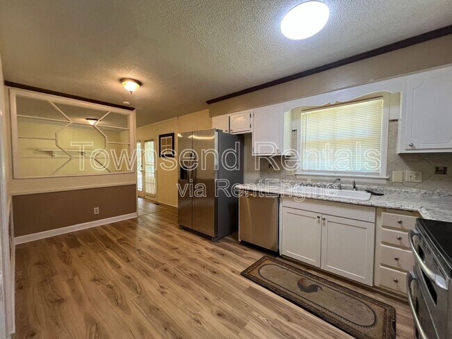 Foto del edificio - 561 Alleghany Rd