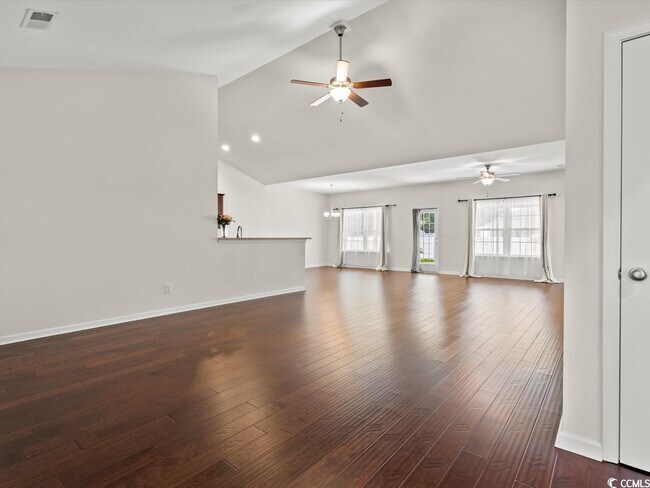 Foto del edificio - 4204 Woodcliffe Dr