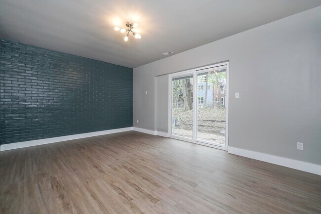 Building Photo - Brand New 2 bedroom Remodel with parking