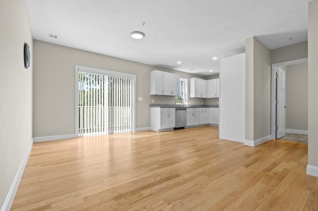 Building Photo - 7 Gorham St