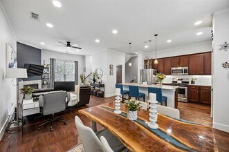 Building Photo - 5875 Ross Ave
