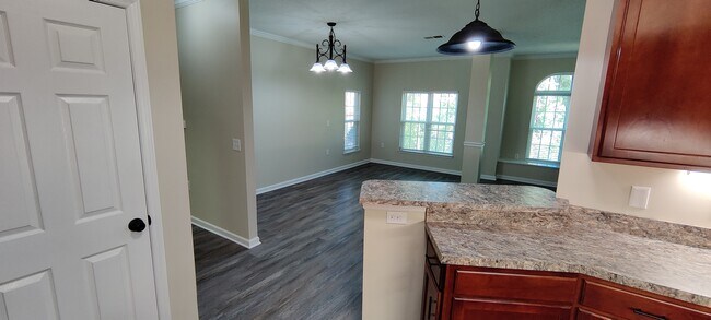 Building Photo - 3001 Greystone Pt