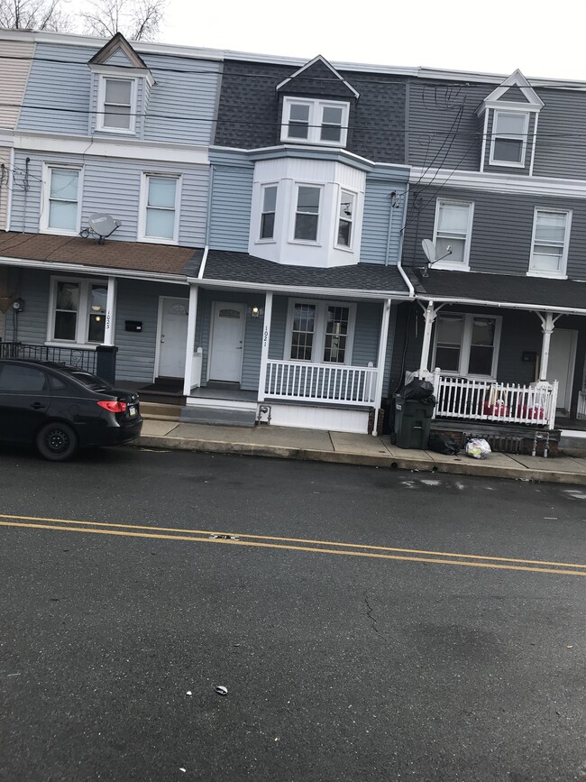FRONT - 1021 Lititz Ave