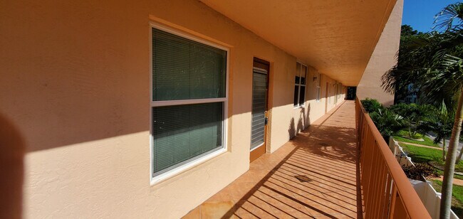 Foto del edificio - 14623 Bonaire Blvd