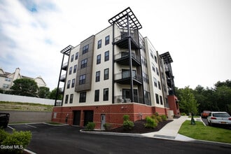 Building Photo - 21 Whistler Ct