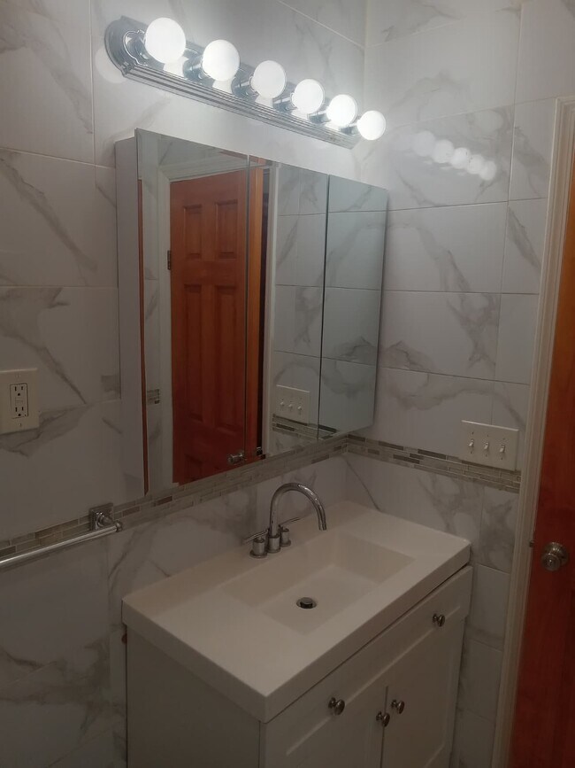 Foto del edificio - 371 E 31st St