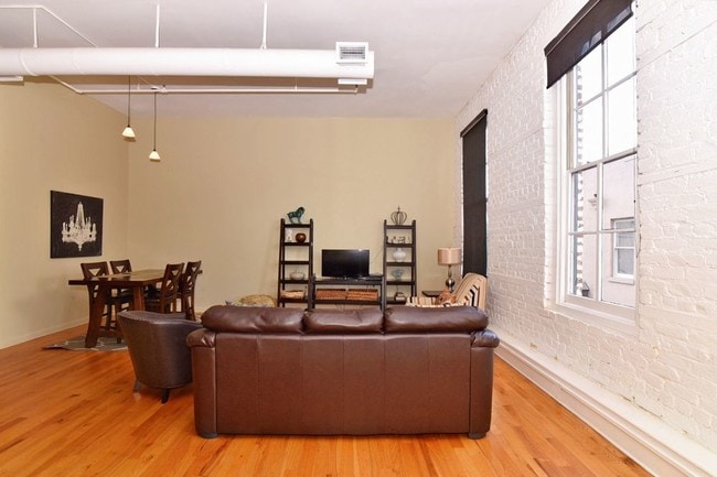 Building Photo - 105 Whitaker St