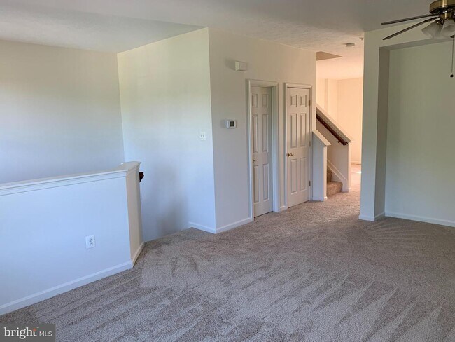 Foto del edificio - 883 Middle River Rd