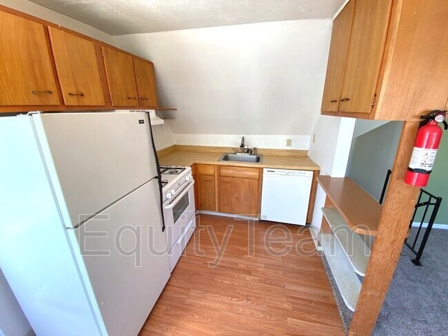 Building Photo - 1020 Paradrome St