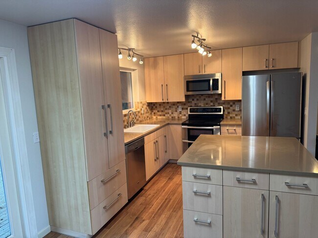 Foto del edificio - 505 74th St SW