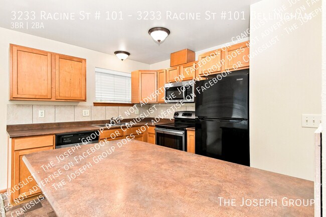 Building Photo - 3233 Racine St