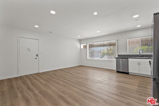 Building Photo - 628 Huntley Dr
