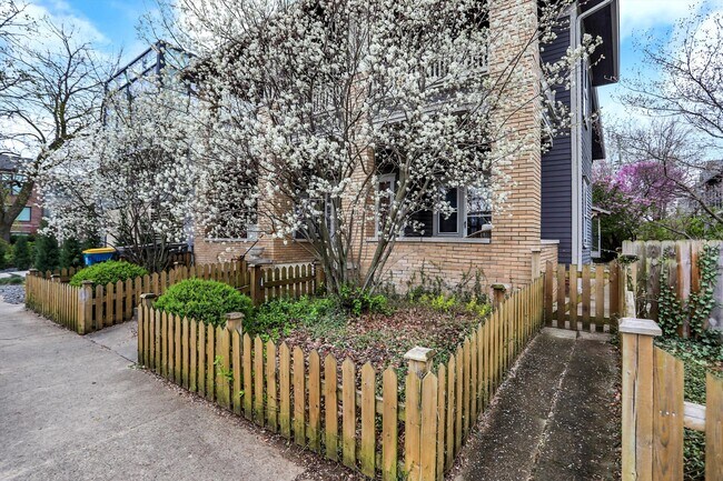 Foto del edificio - 537 E 11th St