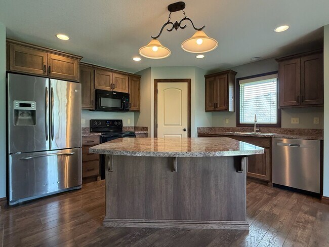Foto del edificio - 3 bedroom 2 bath in Washburn Rural District