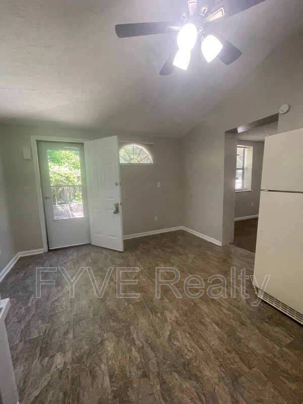 Foto del edificio - 516 N Houston St