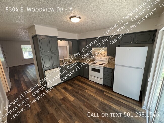 Foto del edificio - 8304 Woodview Dr N