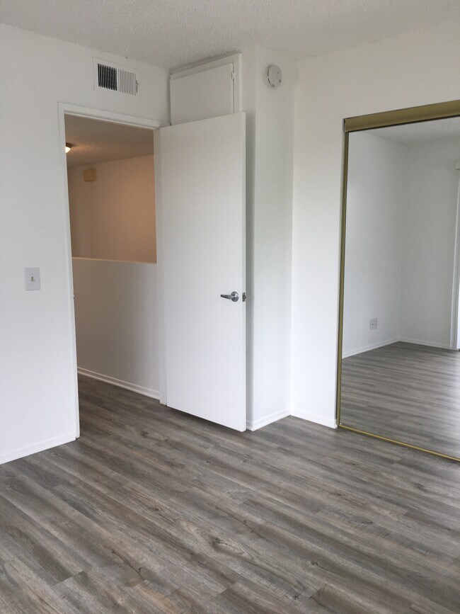 Building Photo - 1041 Allen Ave