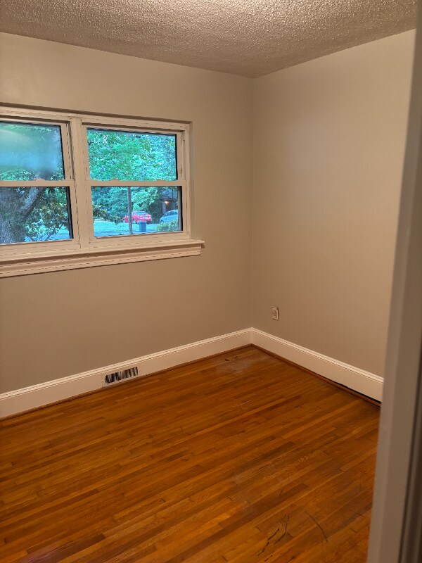 Building Photo - 191 Scenic Dr NE