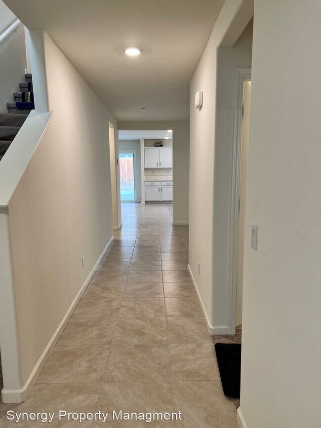 Foto del edificio - 5 br, 3 bath House - 6208 Esmerelda Ave.