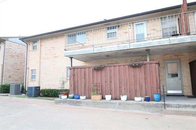 Foto del edificio - 5835 Sandhurst Ln