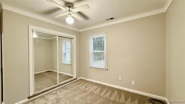 Foto del edificio - 805 E Milton Ave