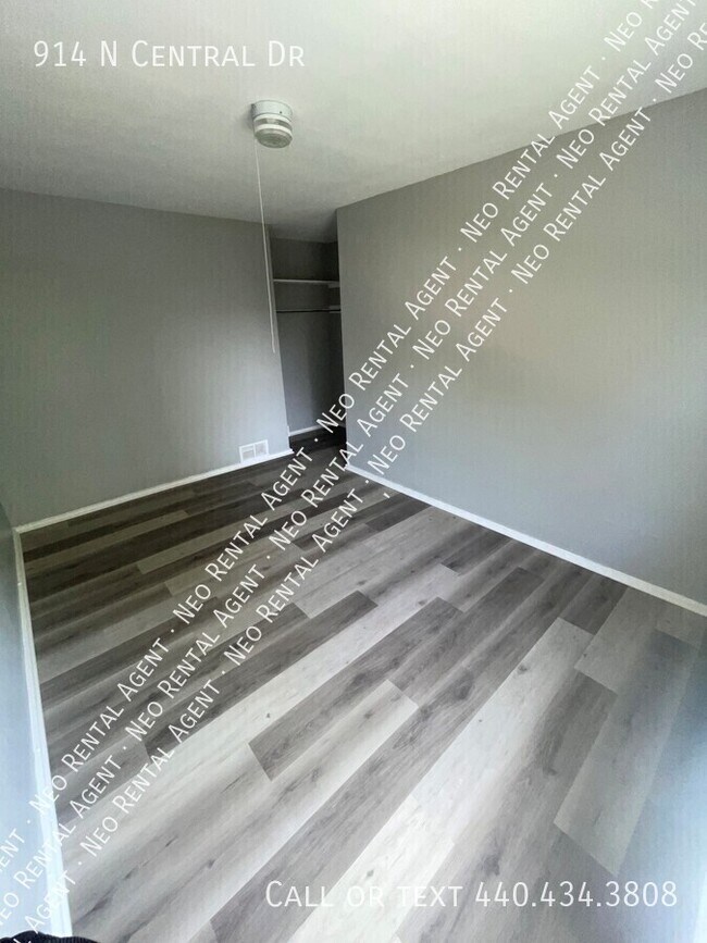 Building Photo - 914 N Central Dr