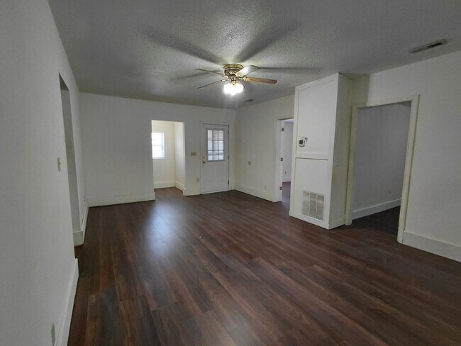 Building Photo - Home in Rolla
