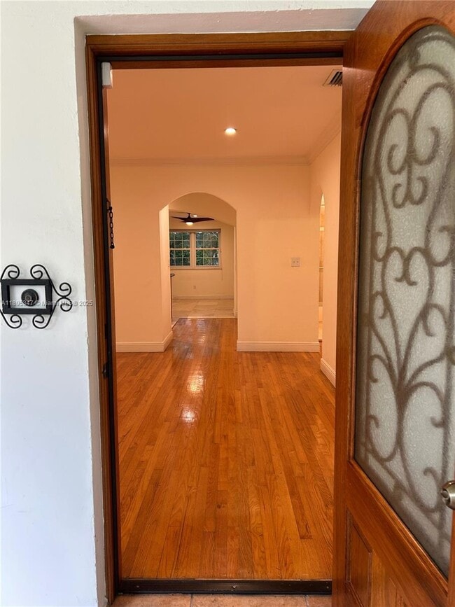 Foto del edificio - 641 Zamora Ave