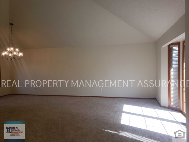 Building Photo - Charming 3 Bedroom Home With A 2 Car Garage!!