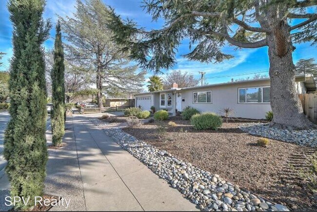 Foto del edificio - 3 br, 2 bath House - 2058 Carlton Ave