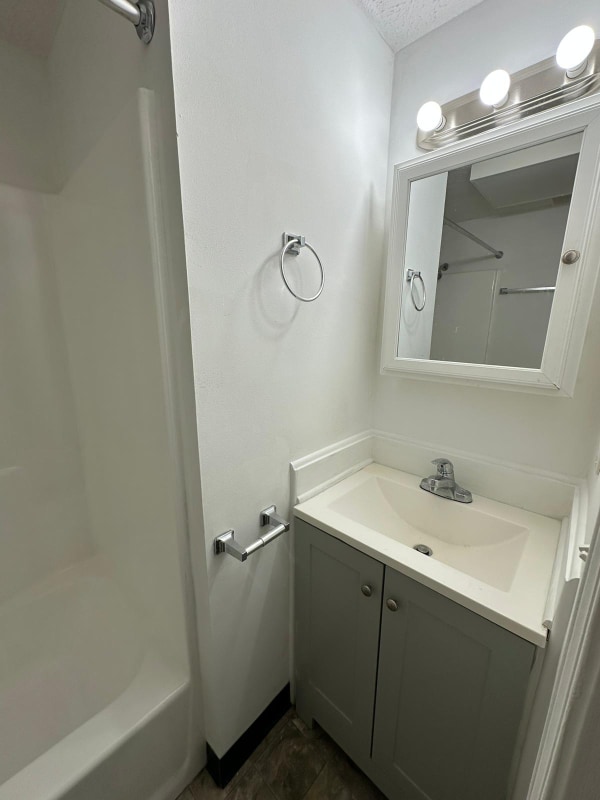 Foto del edificio - 766 Anderson Ave