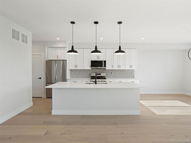 Building Photo - Brand New 4BD, 4BA Half-Duplex in Villa Park