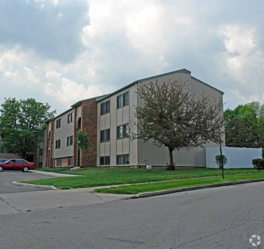 Building Photo - Landmark Village