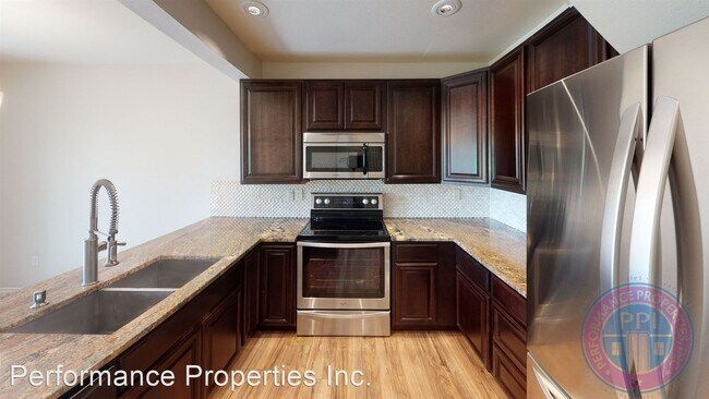 Building Photo - 2 br, 2.5 bath House - 7191 SW Sagert Stre...
