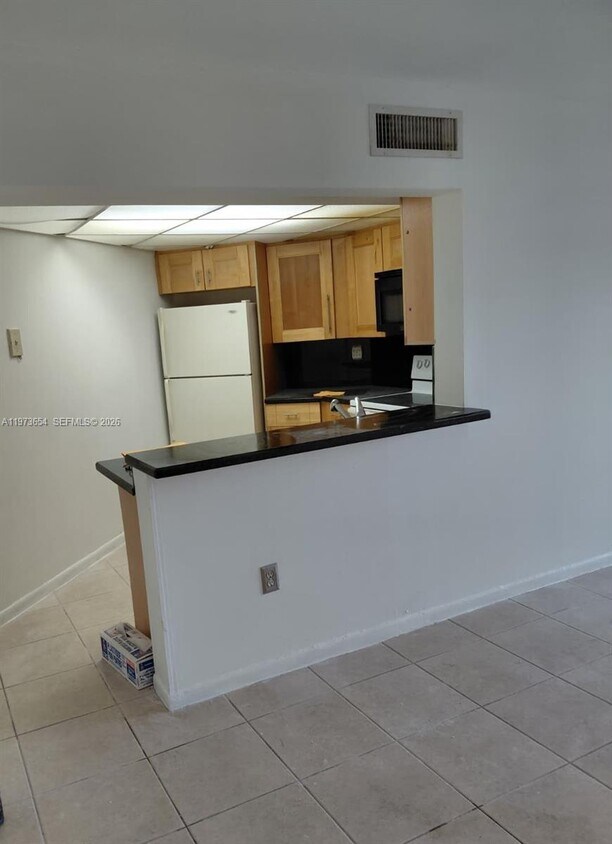 Building Photo - 9735 Fontainebleau Blvd
