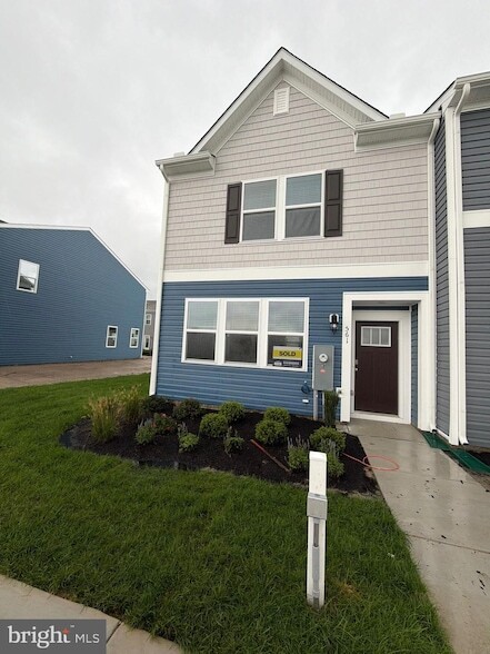 Building Photo - 561 Norwood Dr