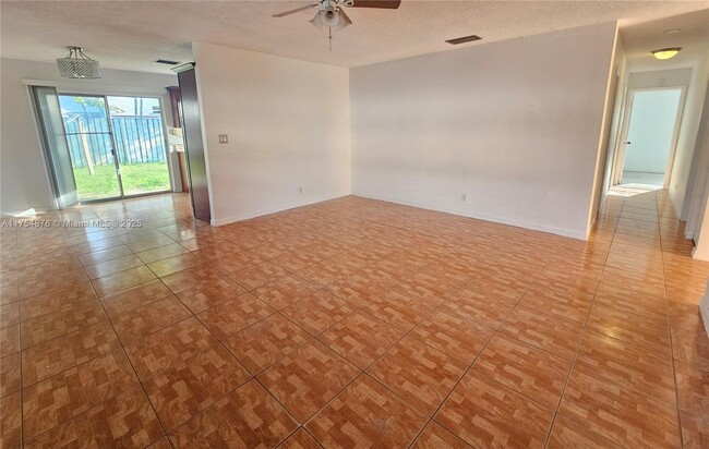 Foto del edificio - 7607 SW 8th Ct