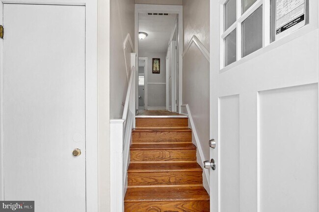 Building Photo - 619 W Collings Ave