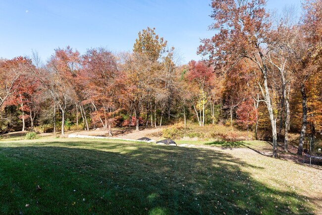 Building Photo - 144 Pond Cir