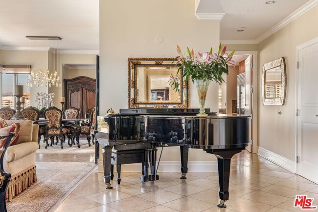 Building Photo - 10727 Wilshire Blvd