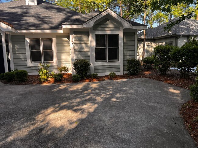 Foto del edificio - GORGEOUS 3 BEDROOM, 2.5 BATH HOME LOCATED IN TIDEWATER PLANTATION! AVAILABLE NOW!