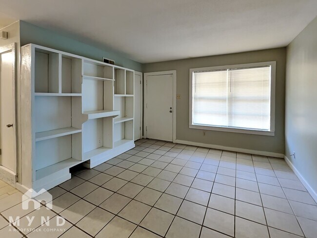 Foto del edificio - 2545 Eastbrook Dr