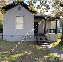 Building Photo - 923 Abigail St